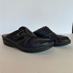 Finn Comfort Black Slip On Mule Clogs.
Size 8. (38EU)